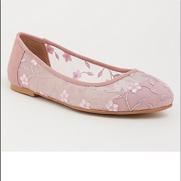 torrid Shoes - Nwt Torrid Blush Mesh Floral design almond toe